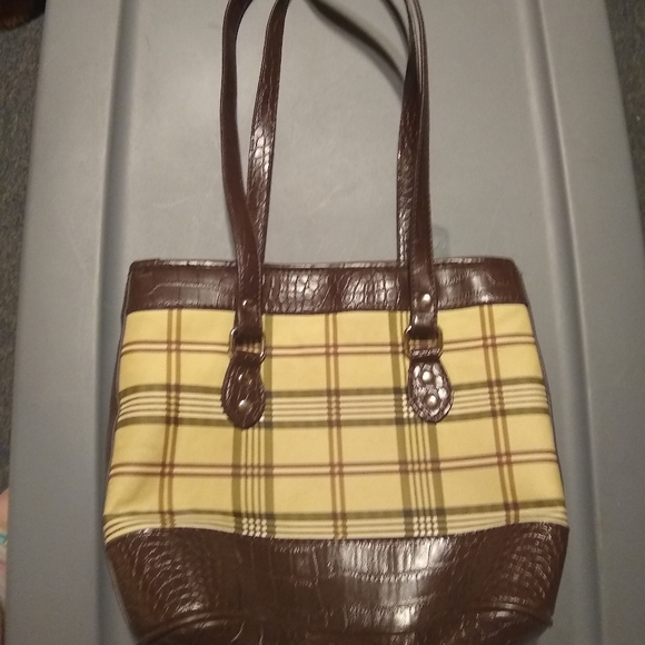 Medium size faux leather purse..like brand new! - Picture 2 of 6